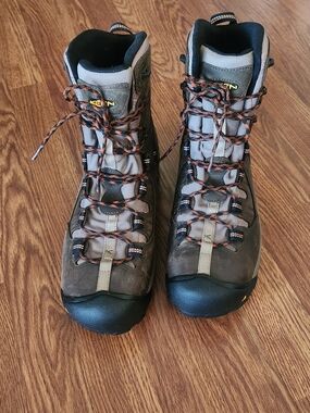 KEEN Men's Brown Safety Boots - Durable Footwear